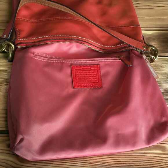 COACH "POPPY" 22432 Leather Color Block Perri Hippie Conv Shoulder/Cross… - Picture 14 of 16